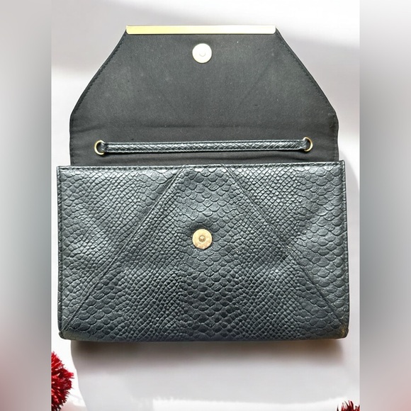 Guess Black Textured Clutch Bag – Missing Long Chain, Stylish Snake Skin Pattern - Picture 2 of 6
